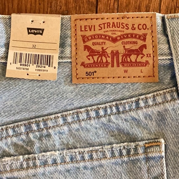 Levi’s original 501, high rise, button fly, light wash cutoff denim jean shorts - Picture 10 of 15